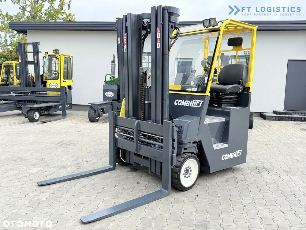 Combilift WÓZEK CZTEROKIERUNKOWY - WIELOKIERUNKOWY / CB4000 / GAS / TRIPLEX 5200MM / WOLNY SKOK / POZYCJONER WIDEŁ / PRZESUW WIDEŁ / STAN IDEALNY / Szeroka oferta wózków czterokierunkowych i bocznych, dopasowanych do różnorodnych potrzeb i zastosowań - 5
