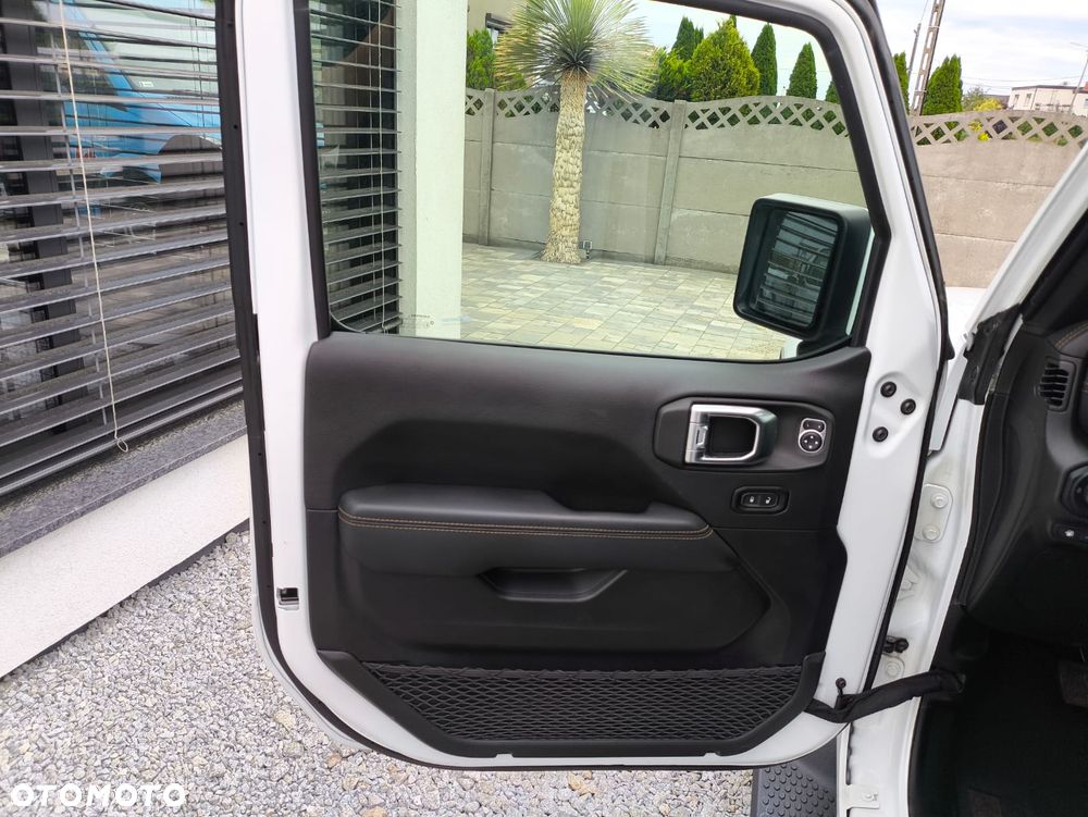 Jeep Wrangler - 11