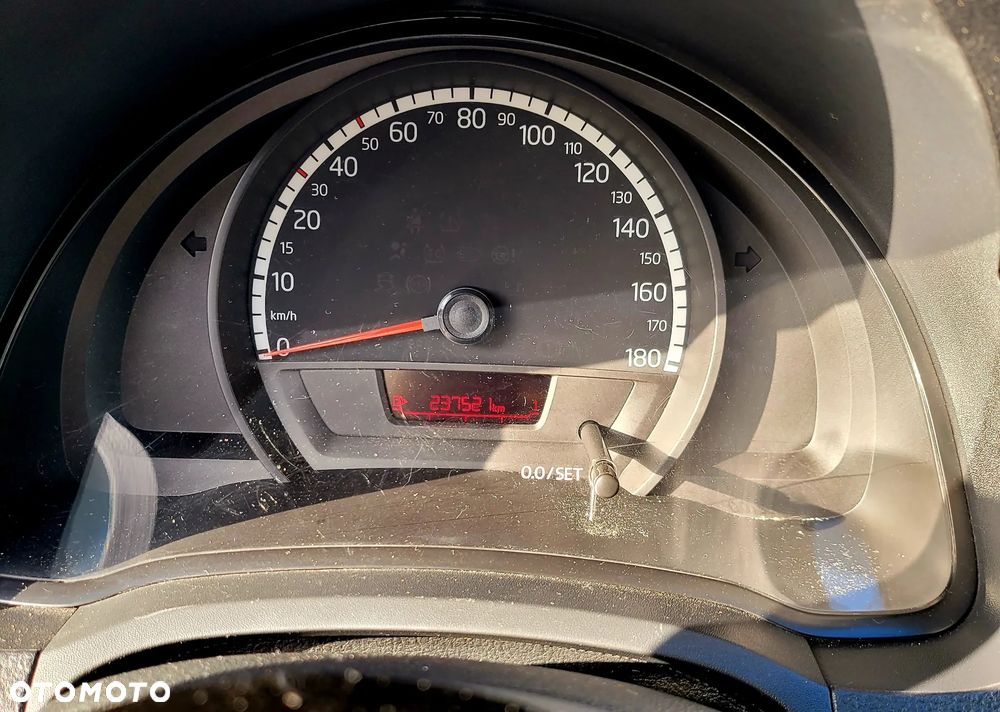 Volkswagen up! 1.0 beats - 14