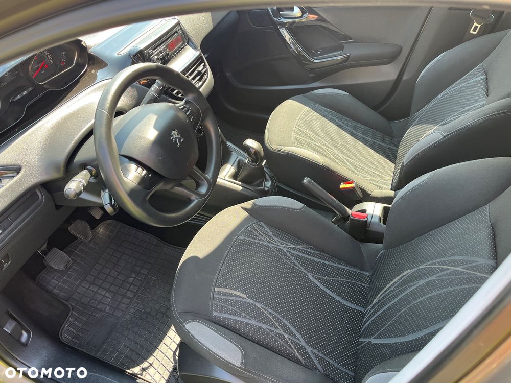 Peugeot 208 1.2 PureTech Style - 8