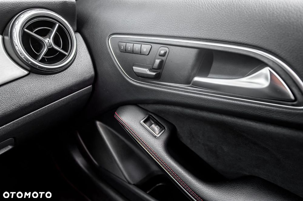 Mercedes-Benz GLA 250 4Matic 7G-DCT AMG Line - 35