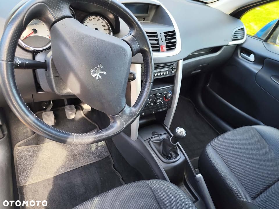 Peugeot 207 - 8
