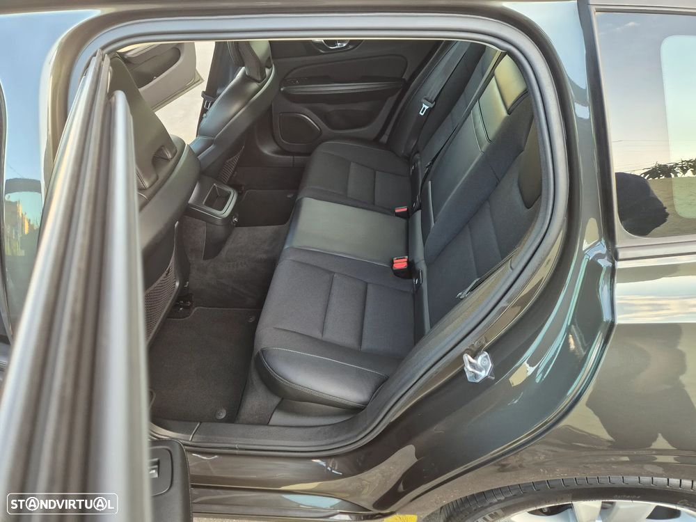 Volvo V60 2.0 D3 Momentum Plus - 38