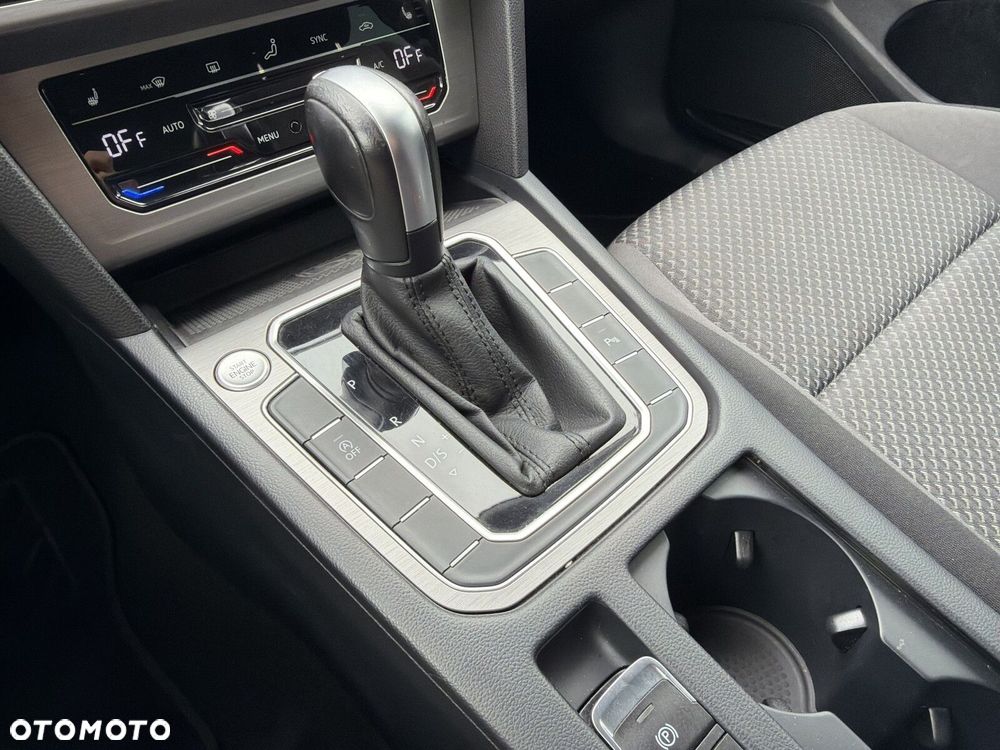 Volkswagen Passat - 33