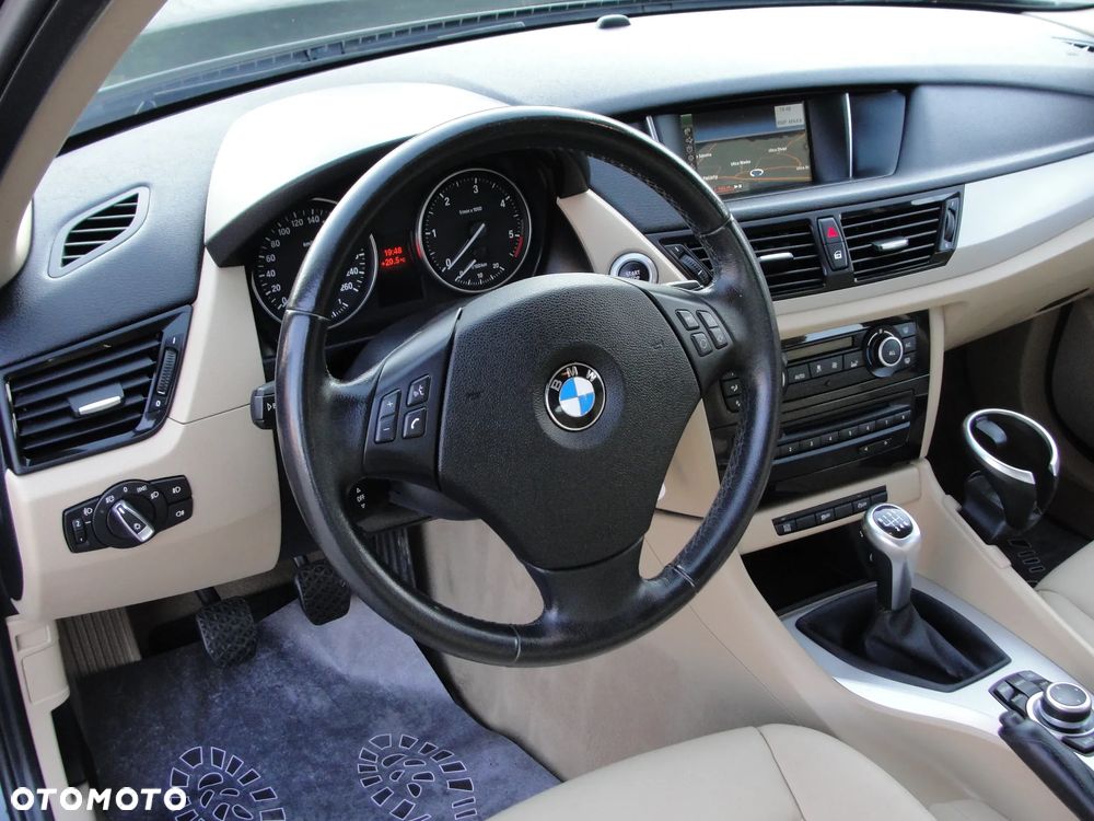 BMW X1 sDrive18d xLine - 23