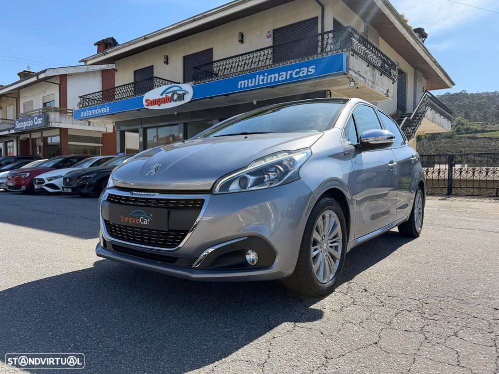 Peugeot 208 1.2 PureTech Signature - 2