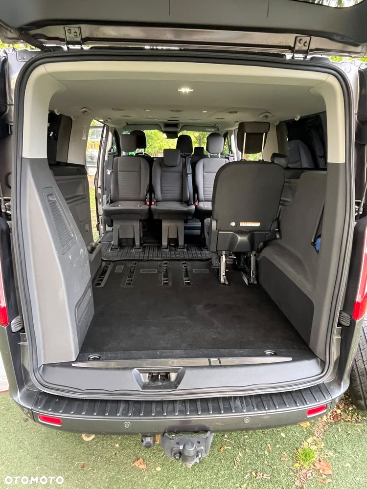 Ford Tourneo Custom - 12