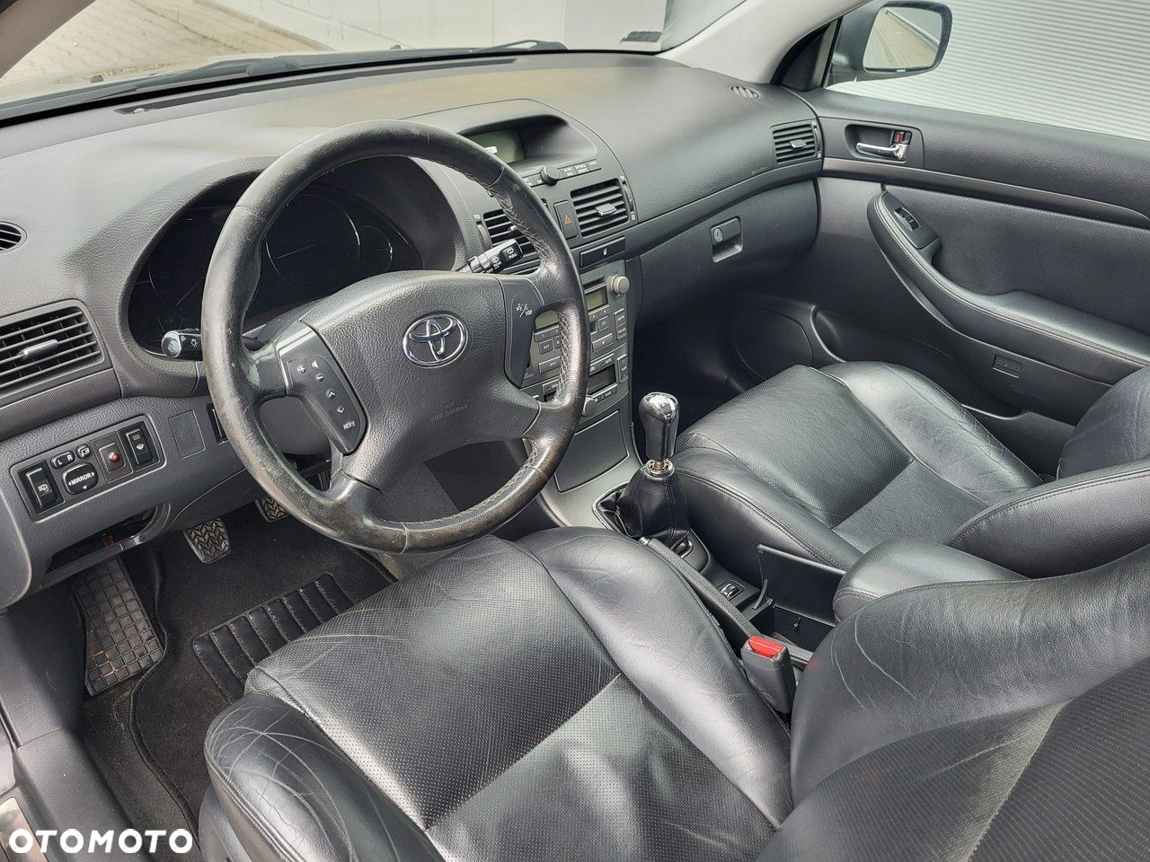 Toyota Avensis - 18