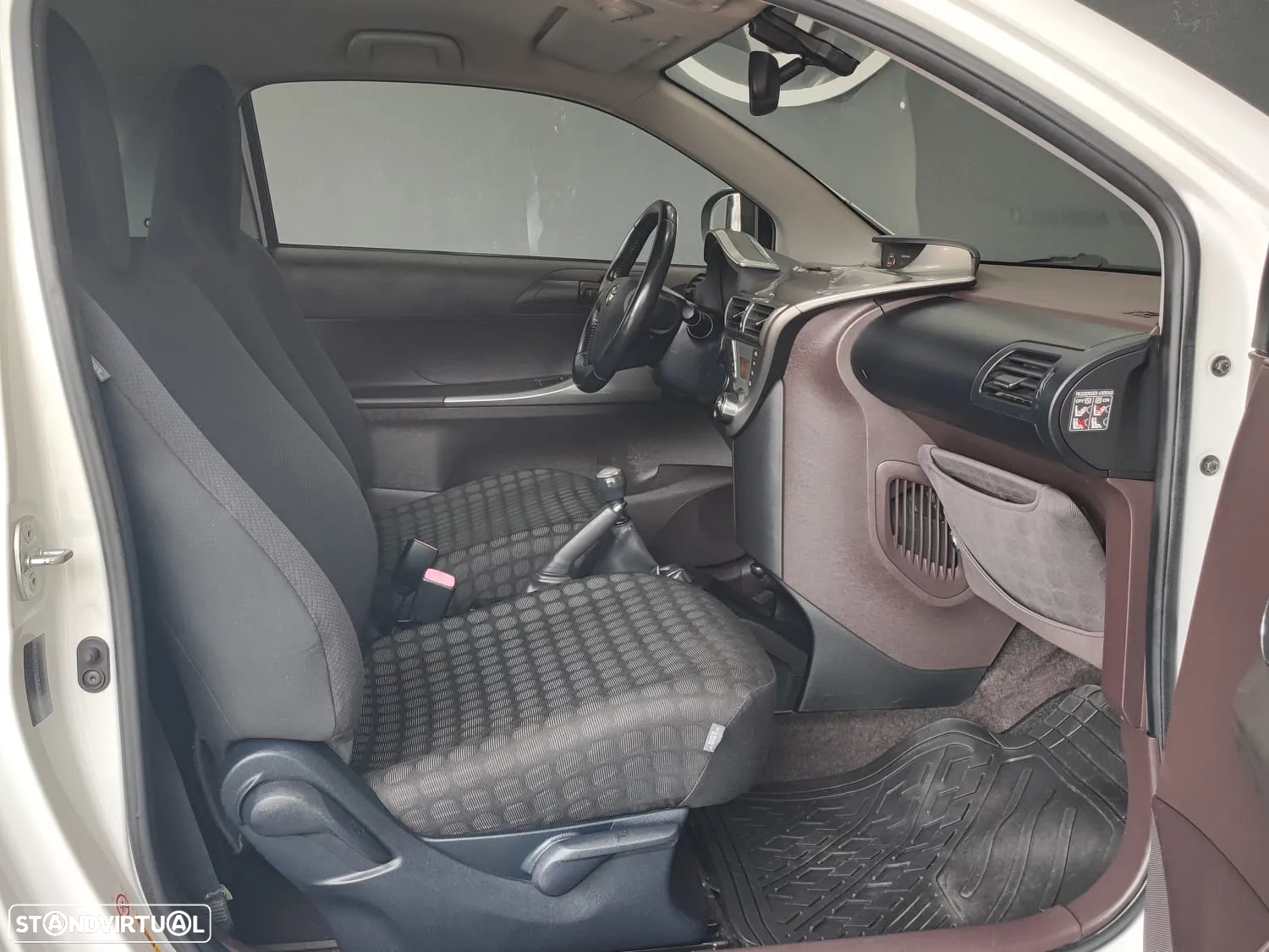 Toyota iQ 1.0 VVT-i 2 EP - 29