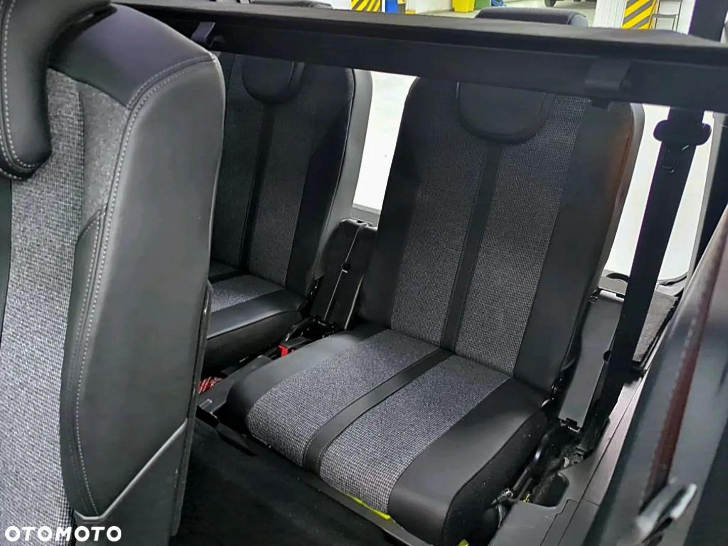 Peugeot 5008 1.6 PureTech Allure S&S EAT8 - 11