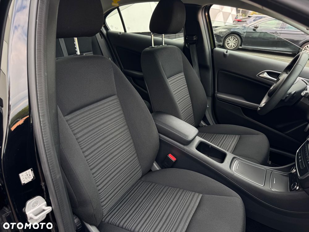 Mercedes-Benz Klasa A 160 7G-DCT Urban - 14