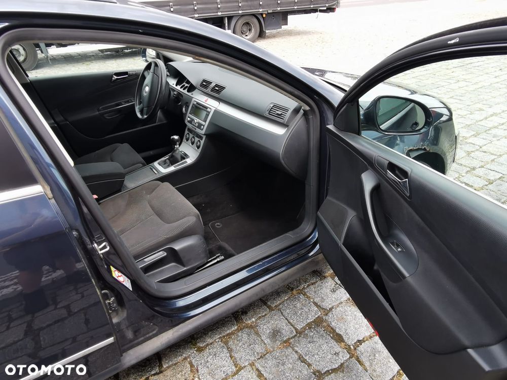 Volkswagen Passat - 18