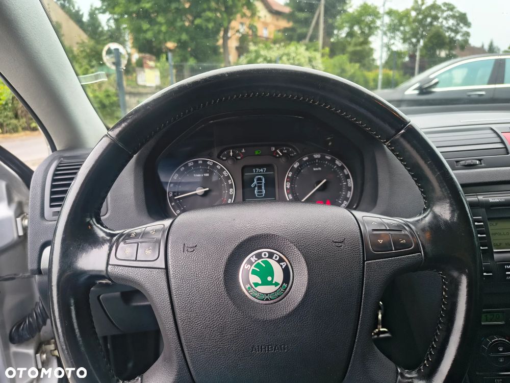 Skoda Octavia 1.6 FSI Elegance - 23