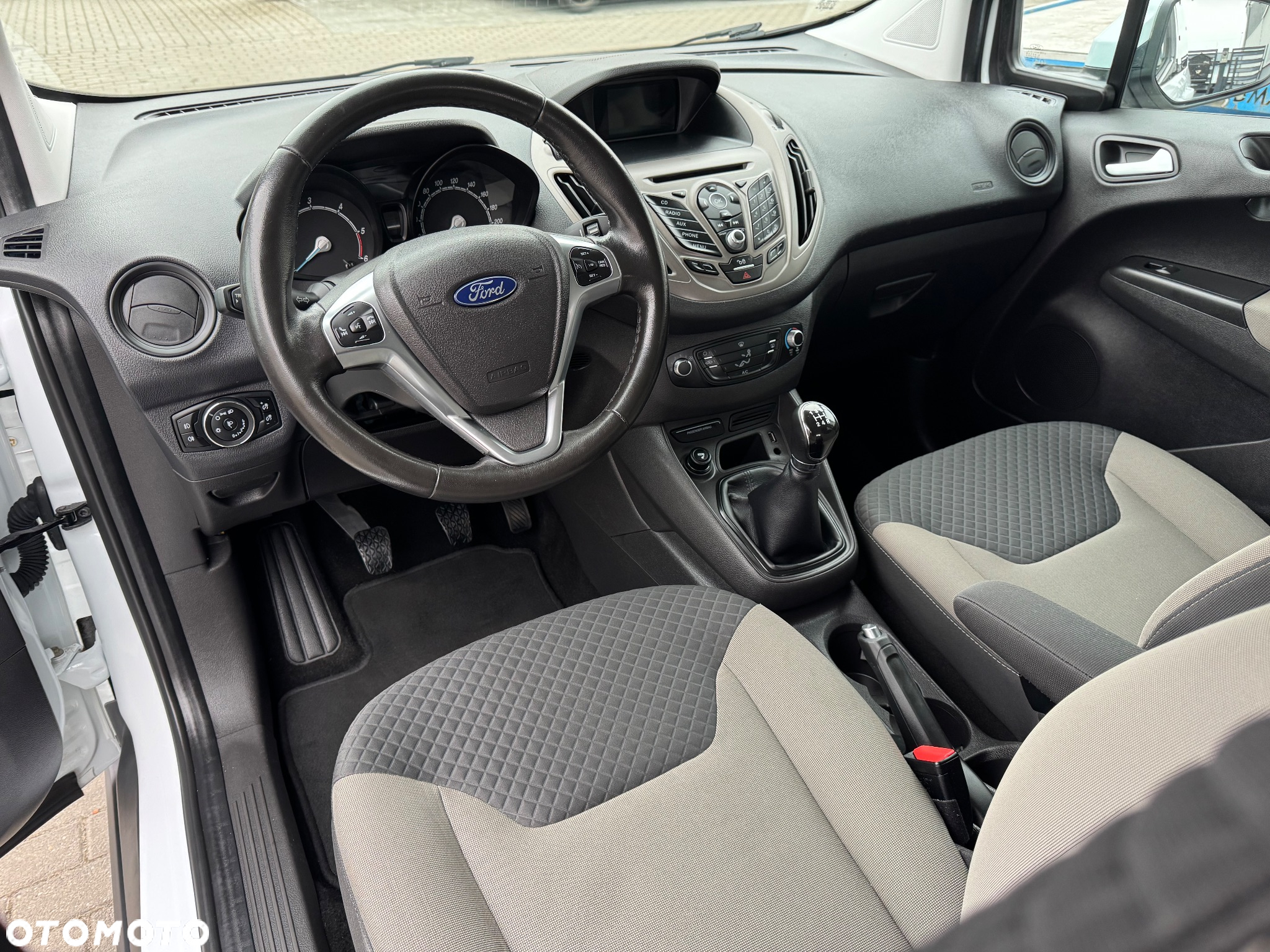 Ford Tourneo Courier 1.5 TDCi S&S Trend - 5