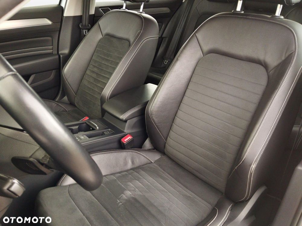 Volkswagen Passat - 12