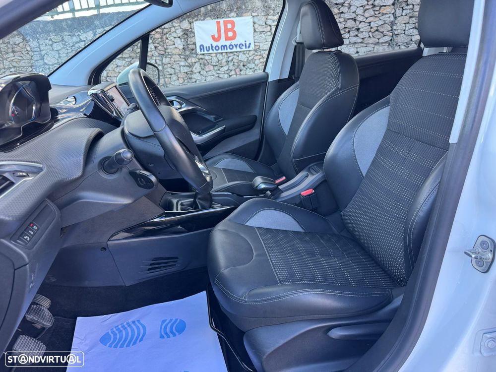 Peugeot 2008 1.2 PureTech Allure - 9