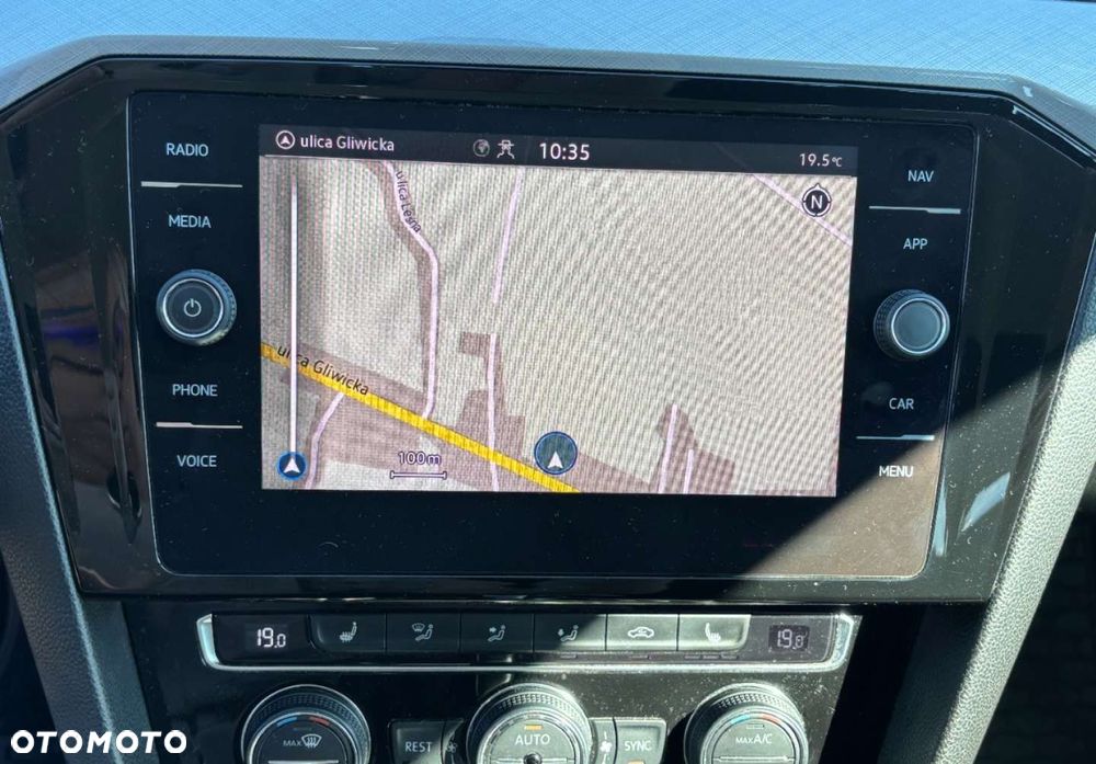 Volkswagen Passat - 20