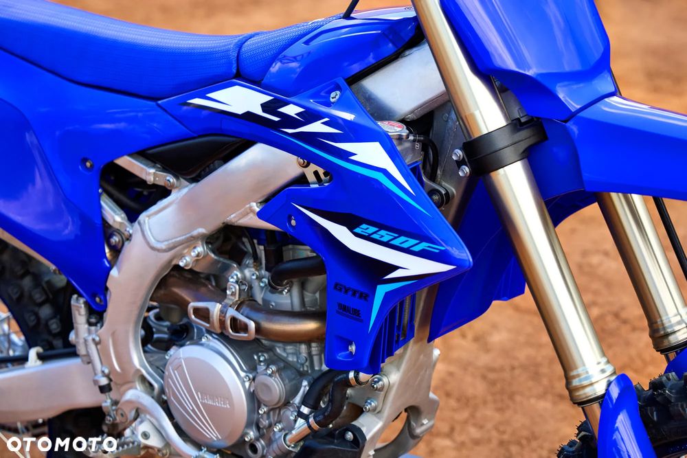 Yamaha YZF - 4