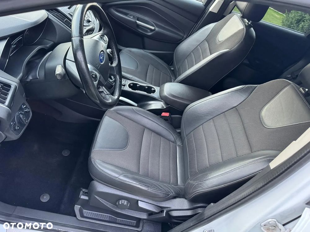 Ford Kuga - 12
