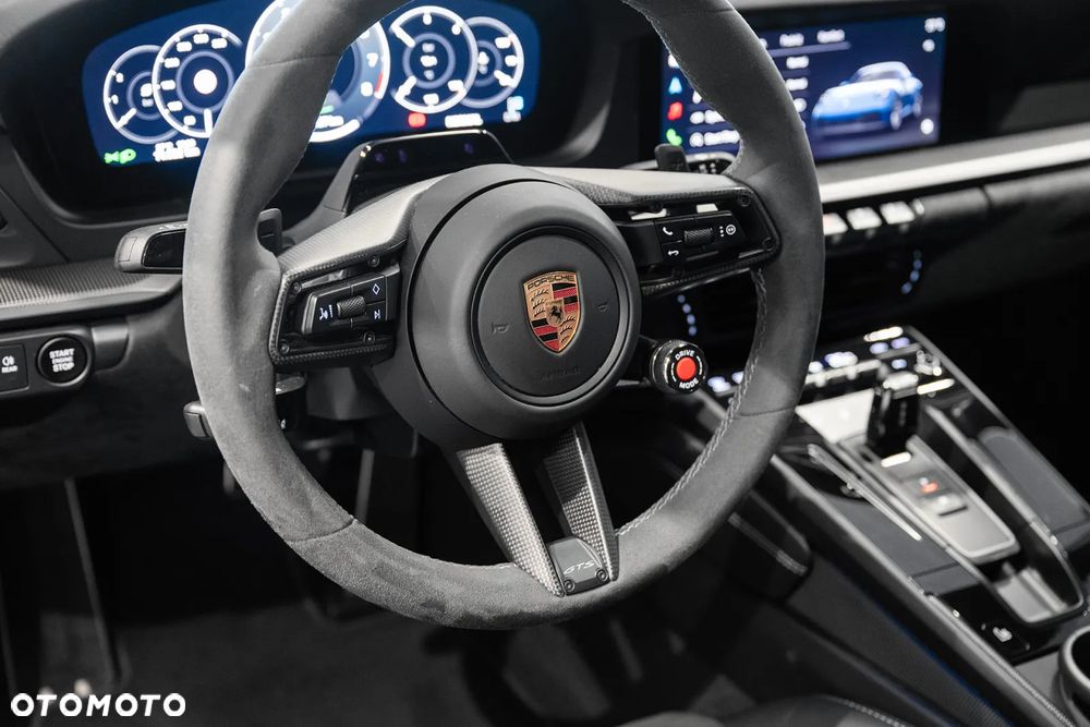 Porsche 911 Carrera 4 GTS - 30