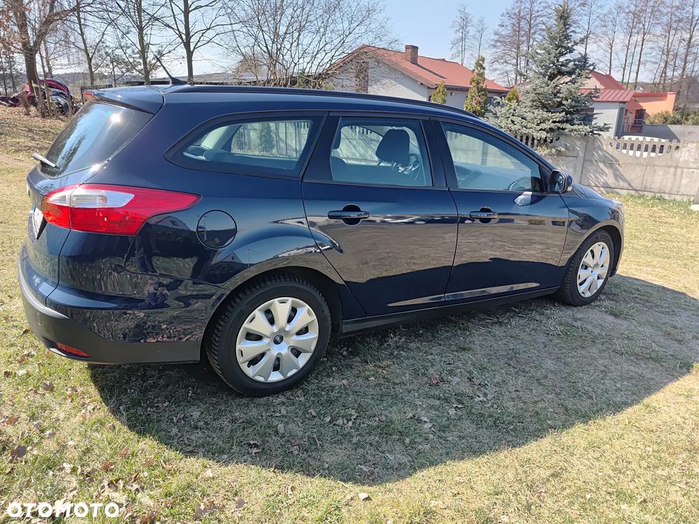 Ford Focus SW - 11