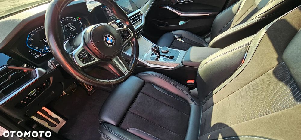 BMW Seria 3 320d xDrive M Sport sport - 31