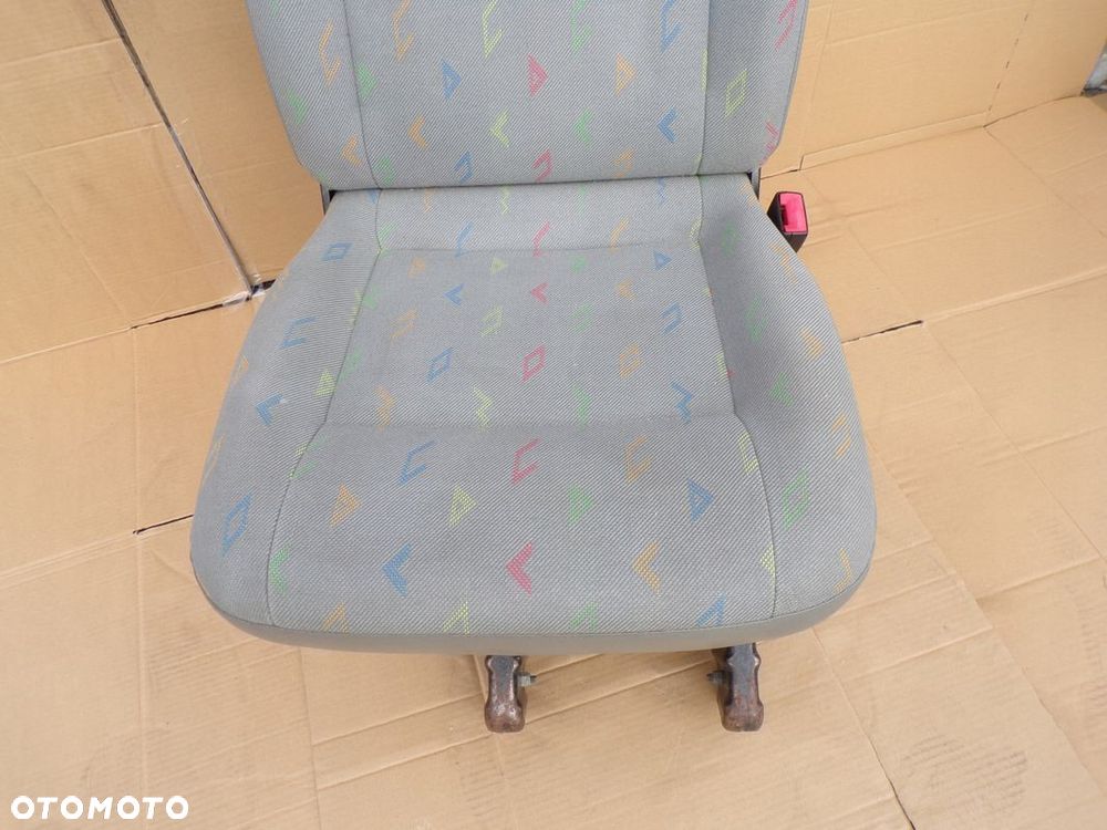 VW T5 CARAVELLE fotel pojedynczy KOZIOŁEK odchylany 2 RZĄD tapicerka INKA - 3