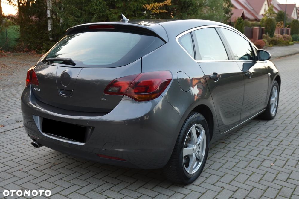 Opel Astra 1.6 Turbo Cosmo - 5
