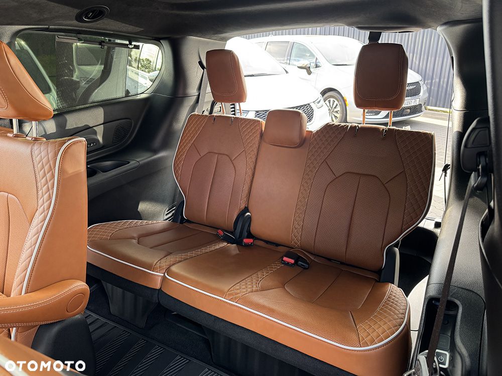 Chrysler Pacifica - 25