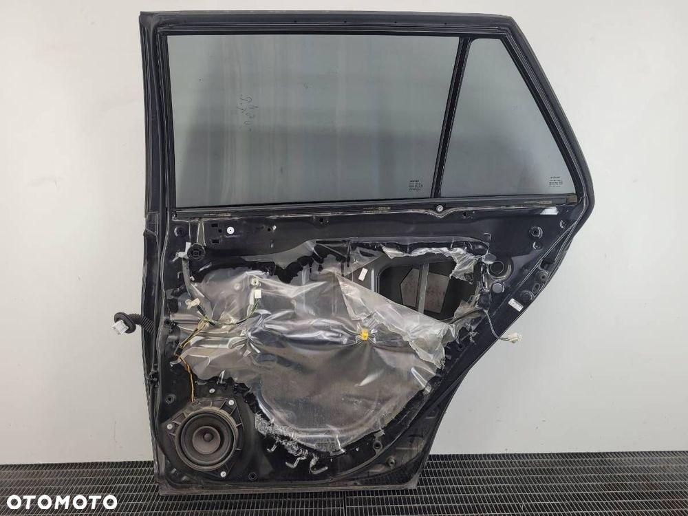 DRZWI TYŁ TYLNE PRAWE KOMPLETNE TOYOTA AVENSIS T25 KOMBI 209 - 13