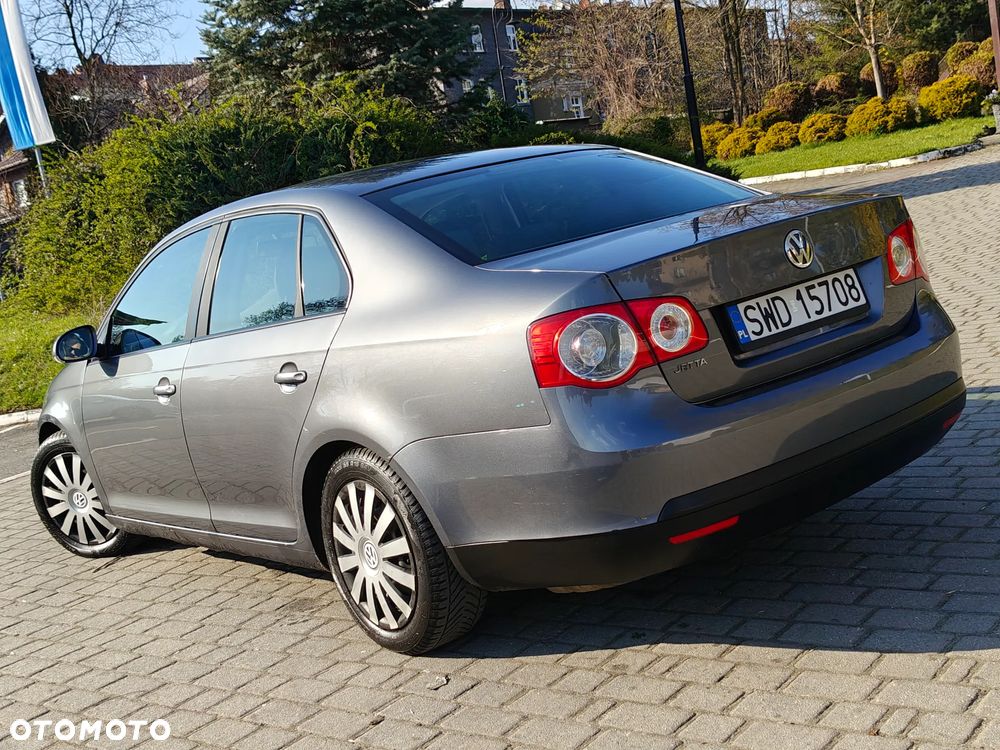 Volkswagen Passat 1.6 Comfortline - 14