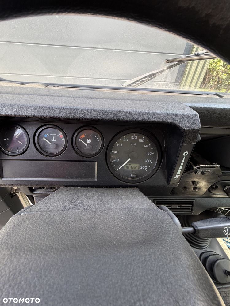 Land Rover Defender - 6