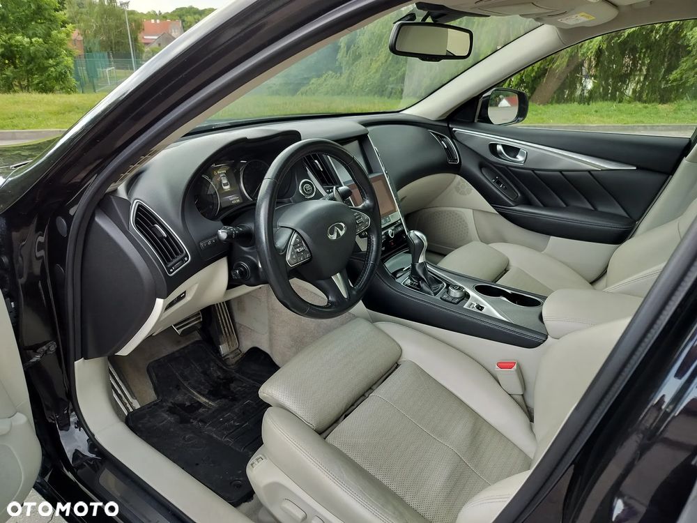Infiniti Q50 2.0t Sport Sound Studio by Bose - 12