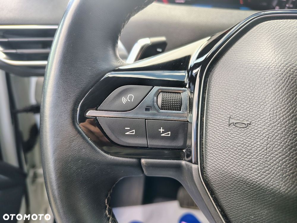 Peugeot 3008 1.2 PureTech Active Pack S&S EAT8 - 17