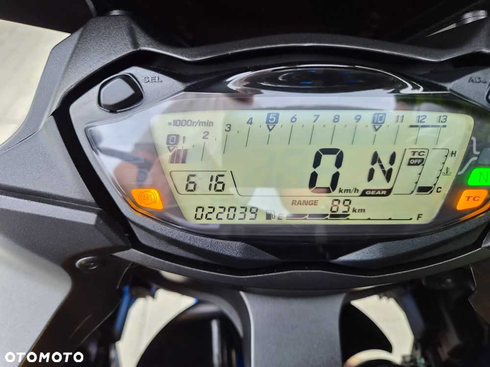 Suzuki GSX - 12
