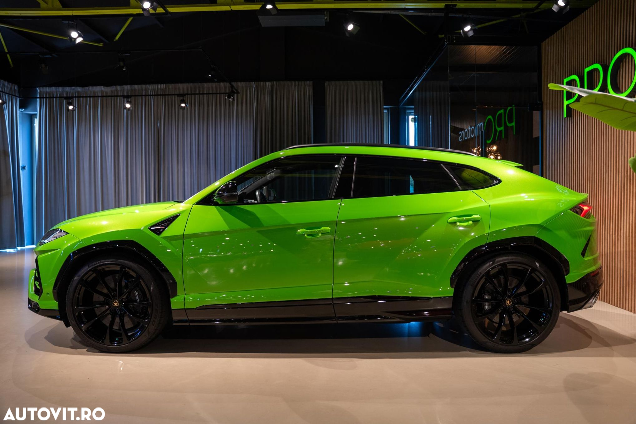Lamborghini URUS - 24