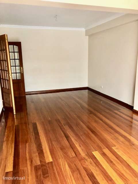 T2 Leiria- Avª Marquês de Pombal  c/ garagem - Grande imagem: 4/16