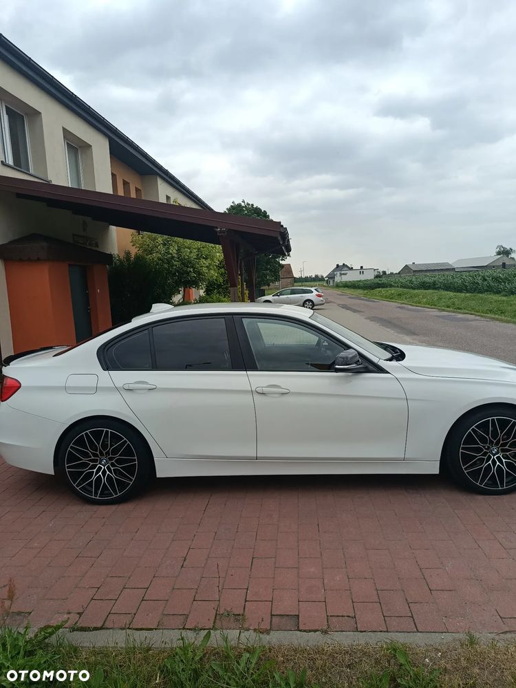 BMW Seria 3 320d Efficient Dynamics Sport Line - 6