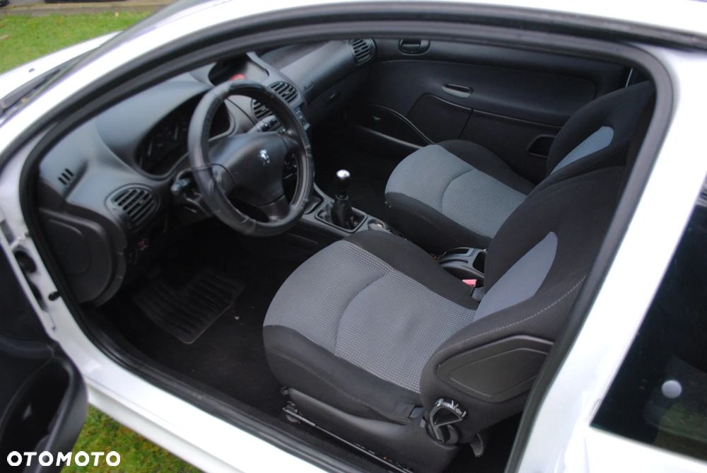 Peugeot 206 - 6