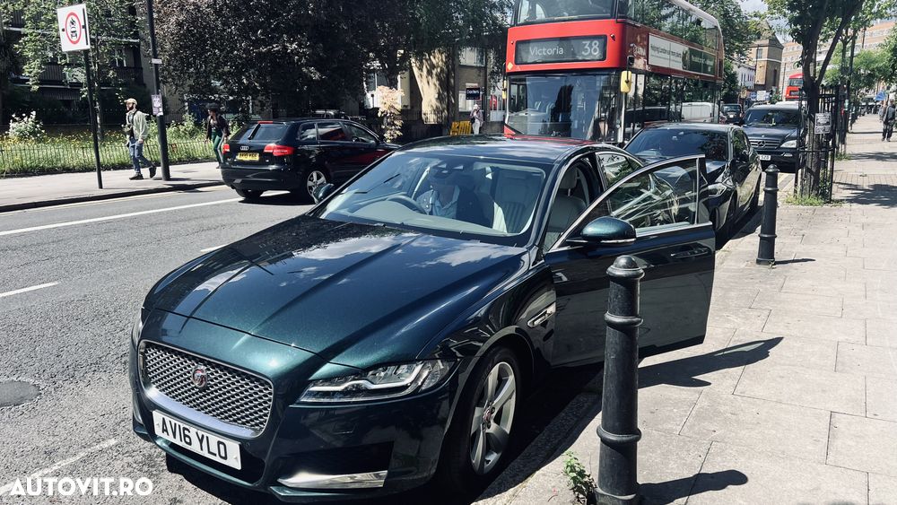 Jaguar XF 20d AWD Portfolio - 5