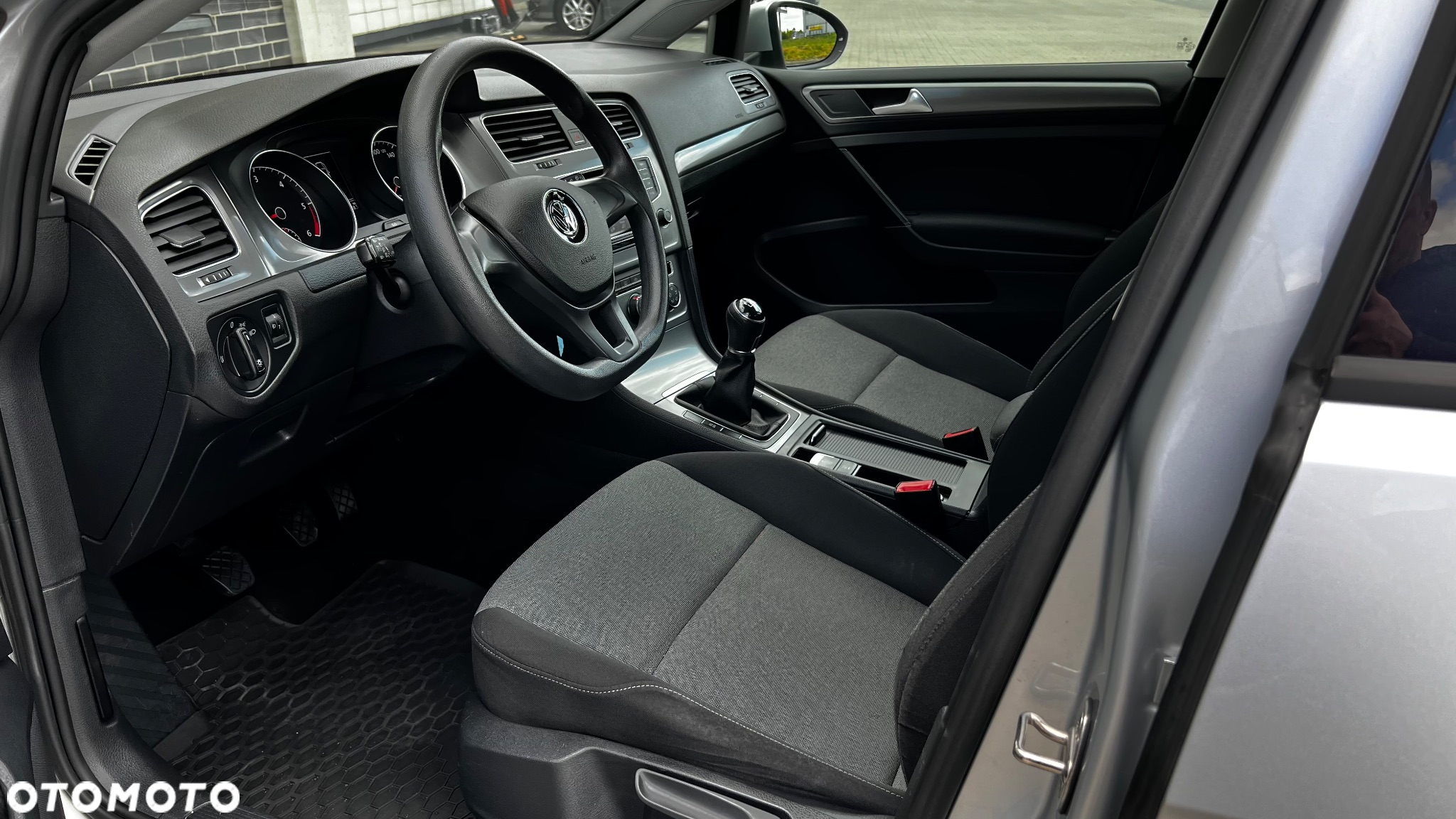 Volkswagen Golf 1.6 TDI BlueMotion Technology Trendline - 23
