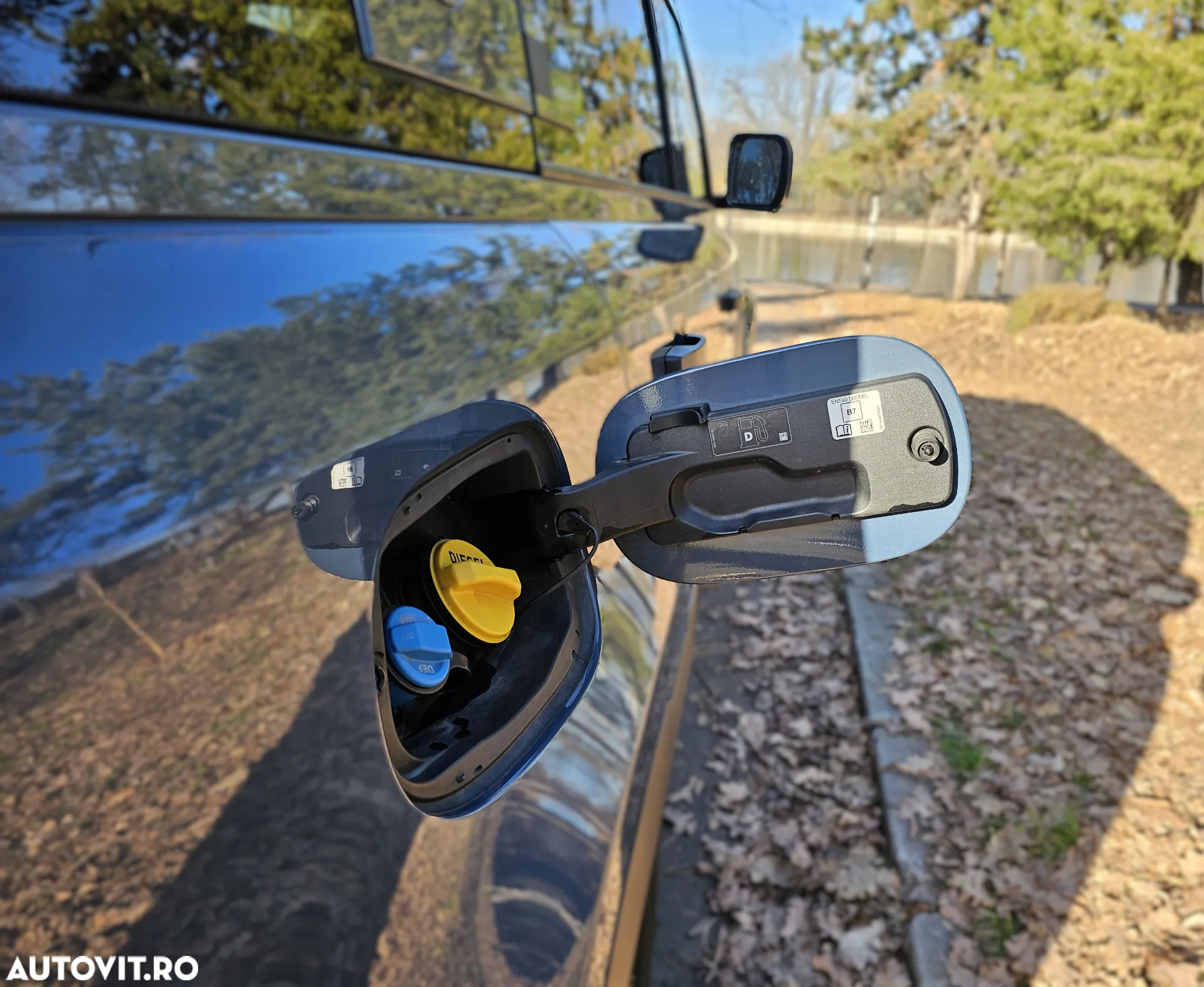 Land Rover Defender 110 2.0L D240 S - 36