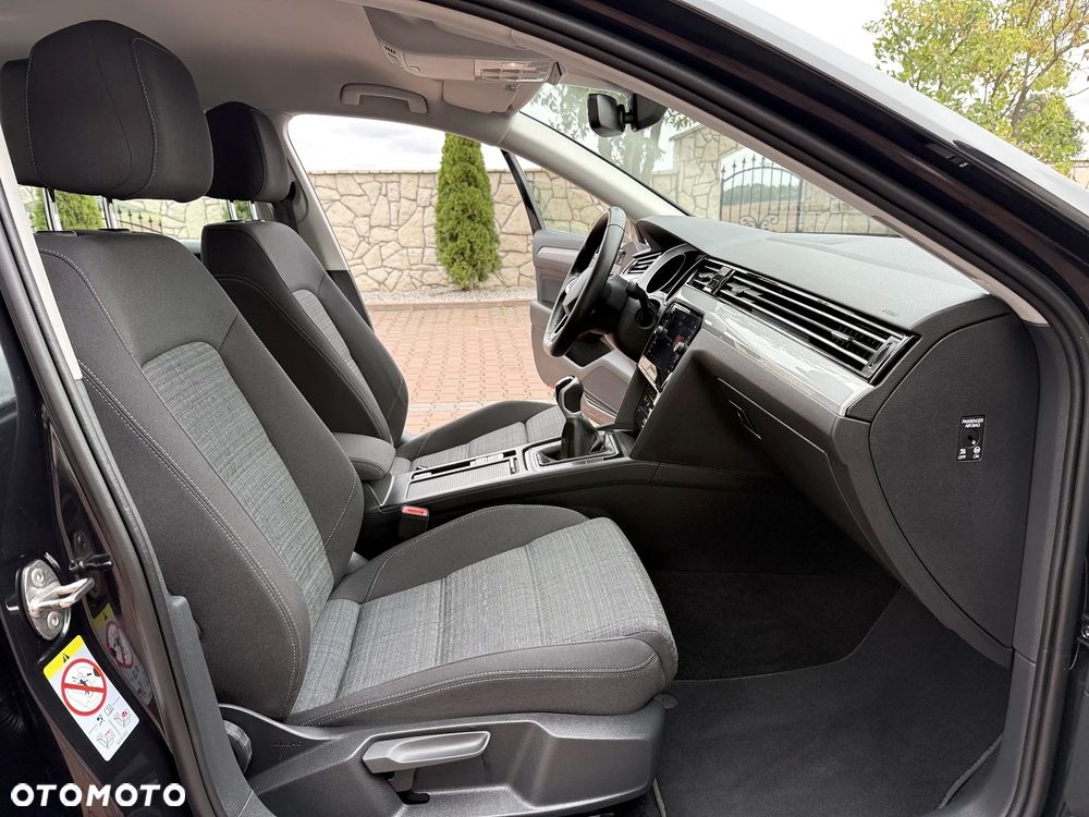 Volkswagen Passat 1.5 TSI EVO Elegance - 23