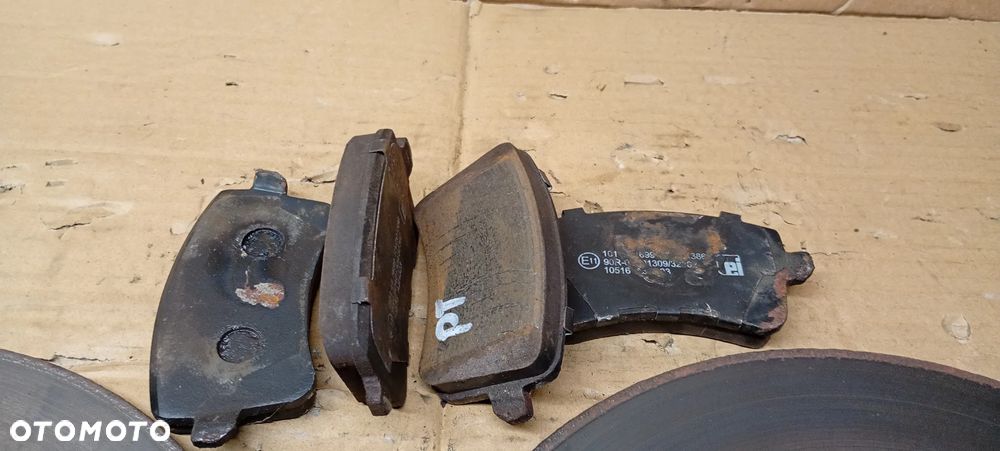 Tarcze hamulcowe tył tylne klocki 300 mm Audi A4 B8 Lift 2.0 TDI - 5