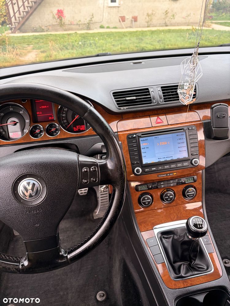 Volkswagen Passat - 31