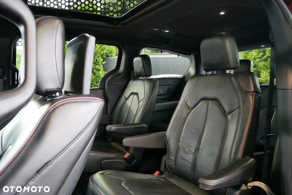 Chrysler Pacifica - 12