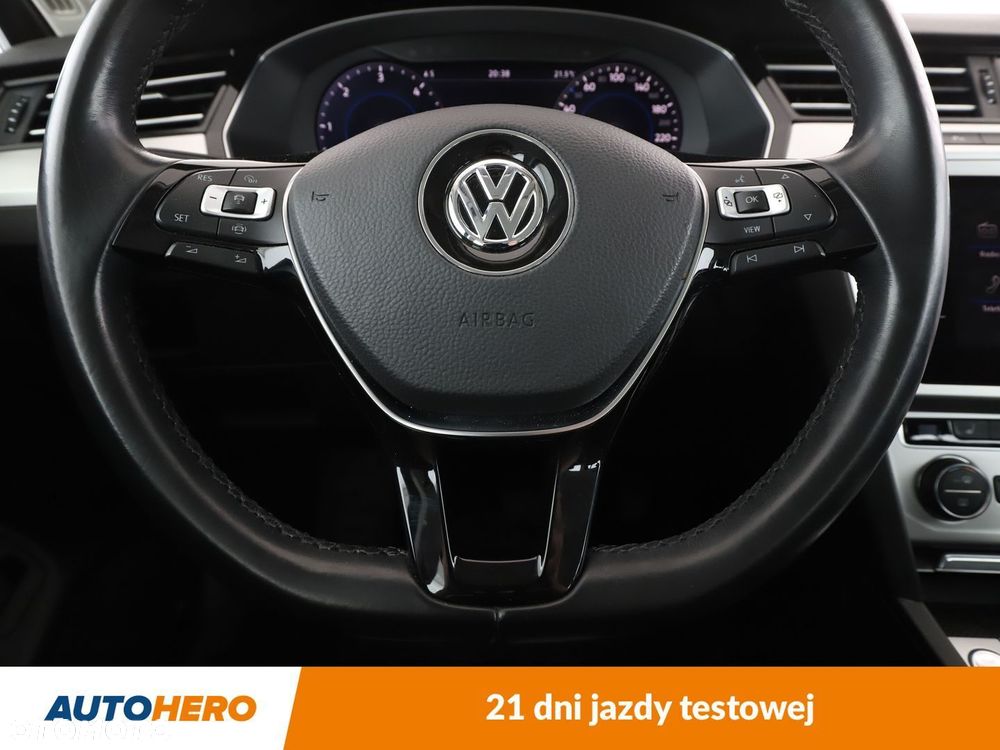 Volkswagen Passat - 18
