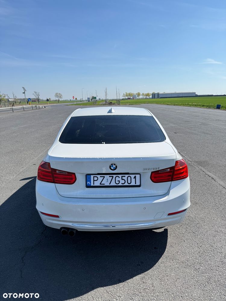 BMW Seria 3 328i Sport-Aut Luxury Line - 3