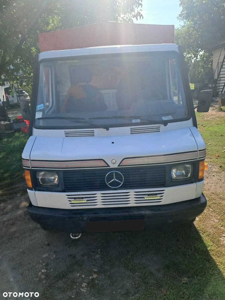 Mercedes-Benz 310D - 1
