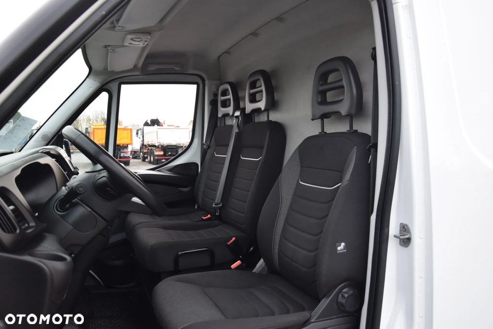 Iveco DAILY MAXI 35S14 / 2.3 - 140 KM / AUTOMAT HI-MATIC / NOWY MODEL / 3 OSOBY / DOSTAWCZE / BLASZAK / KAMERA COFANIA / TEMPOMAT / KLIMA / 2022 / SERWISOWANY / SPROWADZONY Z NIEMIEC - 39